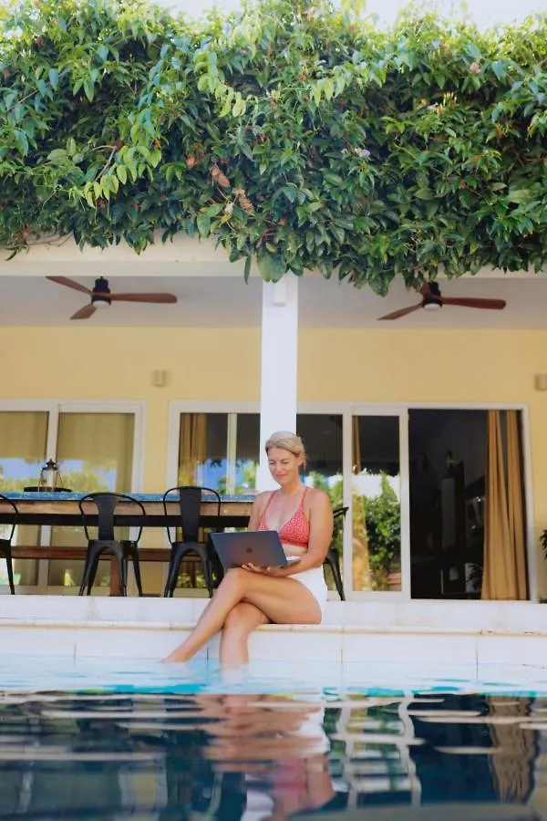 Modern 4Br Villa With Private Pool Walk To Palm Beach Holiday home