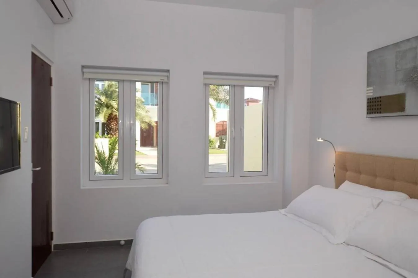 Modern 4Br Villa With Private Pool Walk To Palm Beach Holiday home